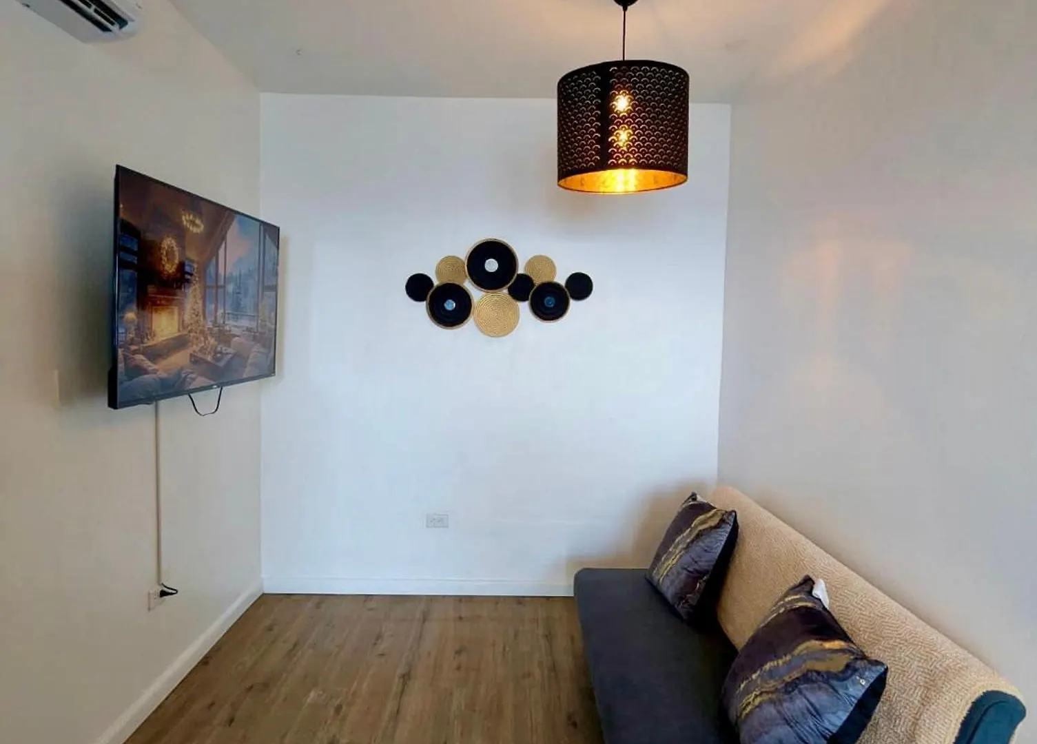 Modern Oceanfront Apartment Αρεσίμπο